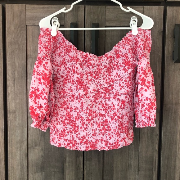 cupcakes & cashmere Tops - NWT Cupcakes & Cashmere off shoulder crop blouse